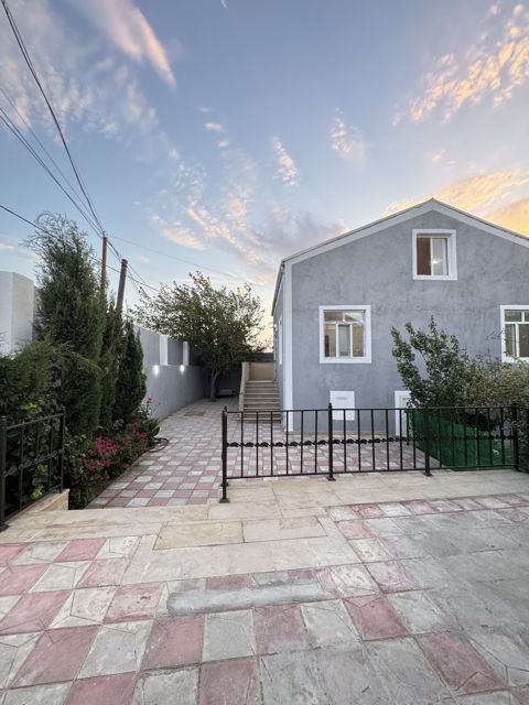 Satılır 4 otaqlı həyət evi/bağ evi 160 m² — Bakı