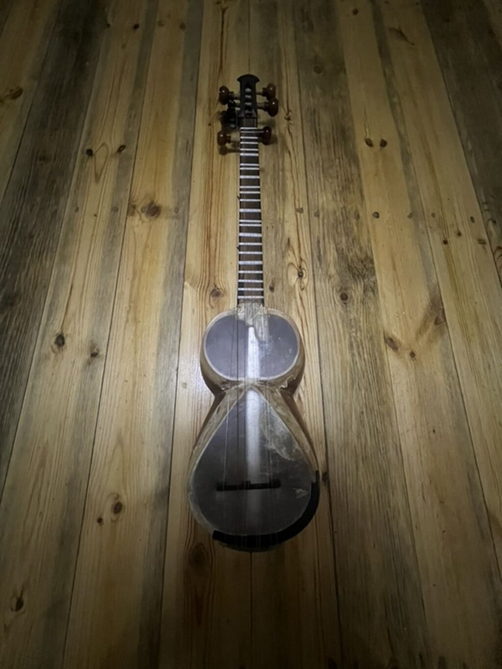 Tar – Azərbaycan milli simli-mizrablı musiqi aləti - Korpusu qoz — Gitarlar və digər simli alətlər, İmişli (2)