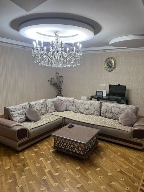 Satılır 4 otaqlı köhnə tikili 113 m² — Bakı