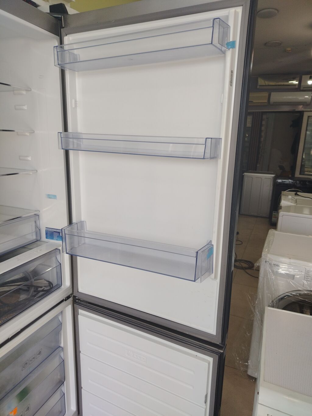 İşlənmiş 2 qapılı Samsung Soyuducu Satılır, rəng - Qara, Təkərli — Soyuducular, Bakı (3)