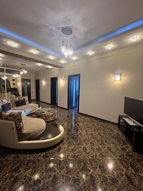 Satılır 3 otaqlı yeni tikili 170 m² — Bakı