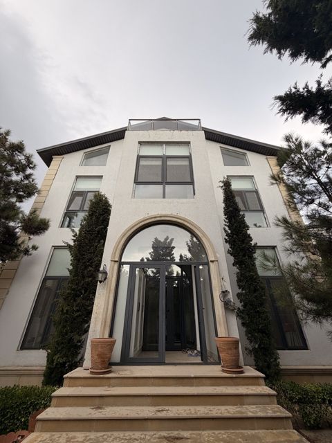 Satılır 6 otaqlı həyət evi/bağ evi 380 m² — Bakı