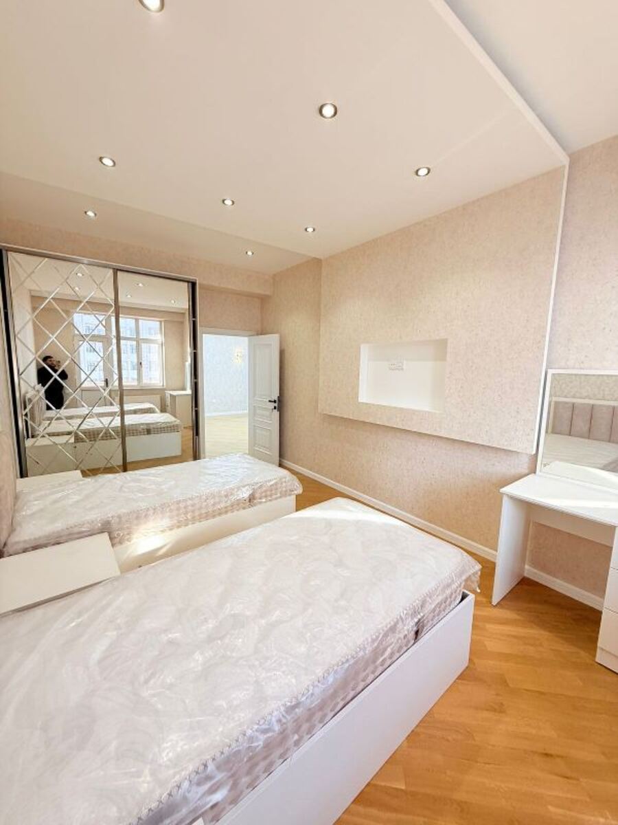 Satılır 4 otaqlı yeni tikili 185 m² — Mənzil, Bakı (7)