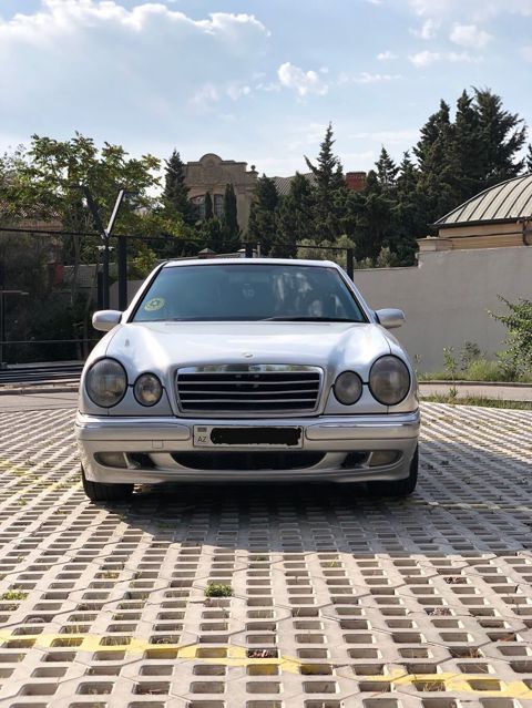 Mercedes-Benz E-Class (W210) sedan - Gümüşü rəng, 4 qapı, klassik — Bakı