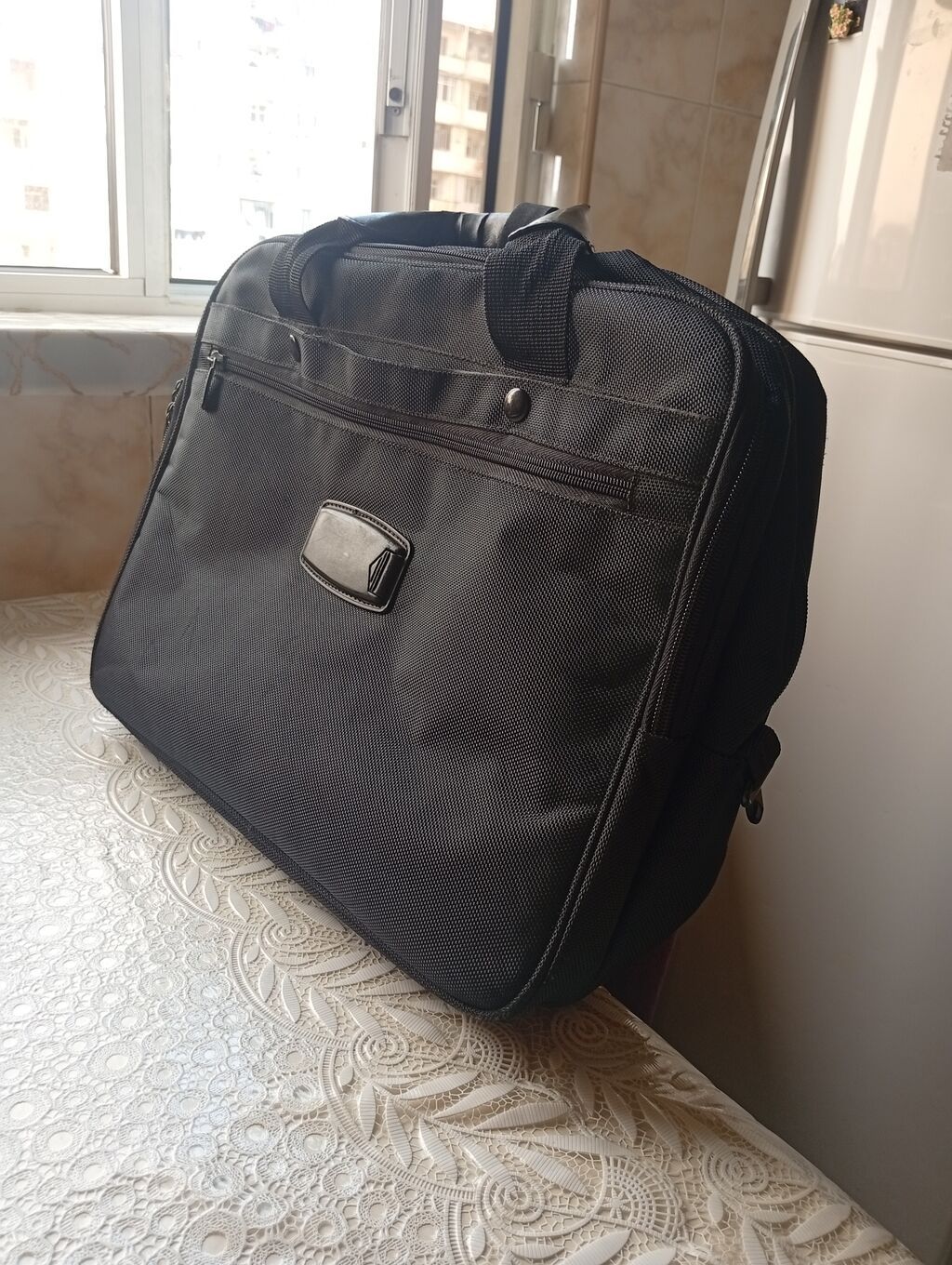 Qara rəngli laptop/iş çantası - Klassik dizayn, neytral qara rəng — Noutbuk aksesuarları, Bakı (3)
