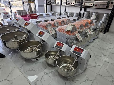 Xəmir qarışdıran "Çağdaş" — Bakı