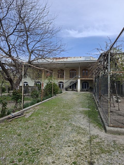 Həyət evi, Şəki r — Şəki