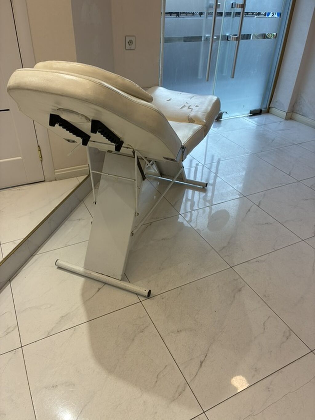 Kosmetoloji/massaj çarpayısı – tənzimlənən - İki hissəli — Salon mebeli, Bakı (3)