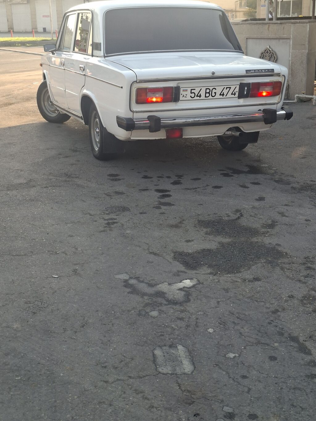 VAZ 2106, ağ rəng, klassik sedan Xüsusiyyətlər: - Kuzov: 4 qapılı 54-BG-474 — Avtomobillər, Sabirabad (4)