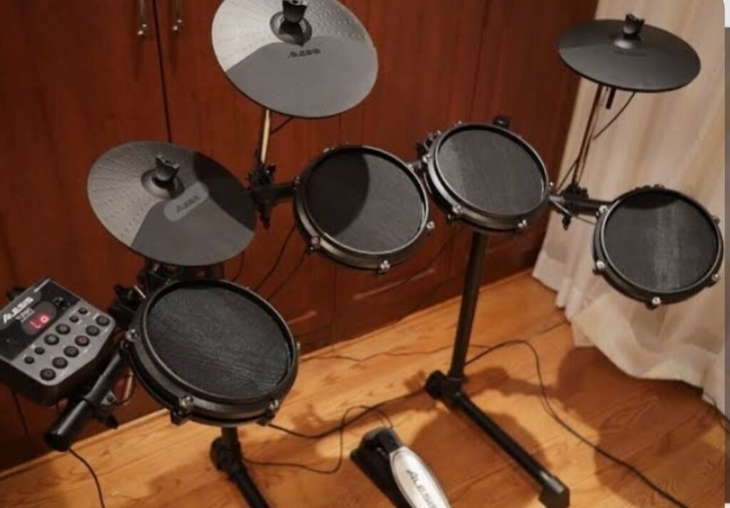 Alesis elektron zərb qurğusu – kompak tərtibatlı 5‑padlı mesh dəri — Taqıldayan alətlər, Qobu (3)