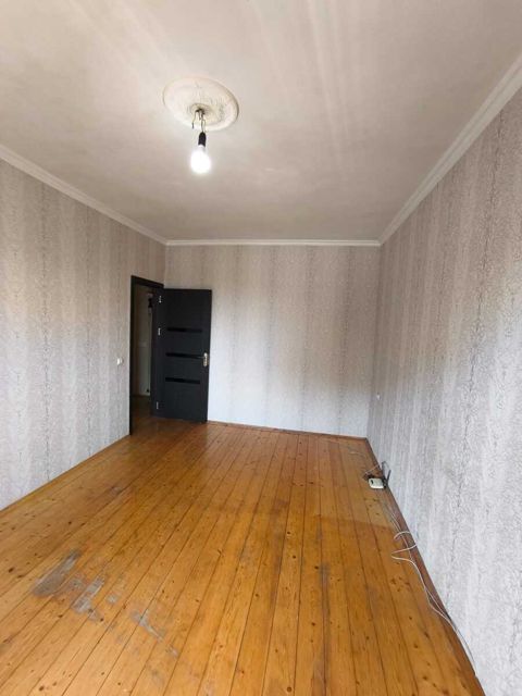 Satılır 2 otaqlı köhnə tikili 60 m² — Bakı