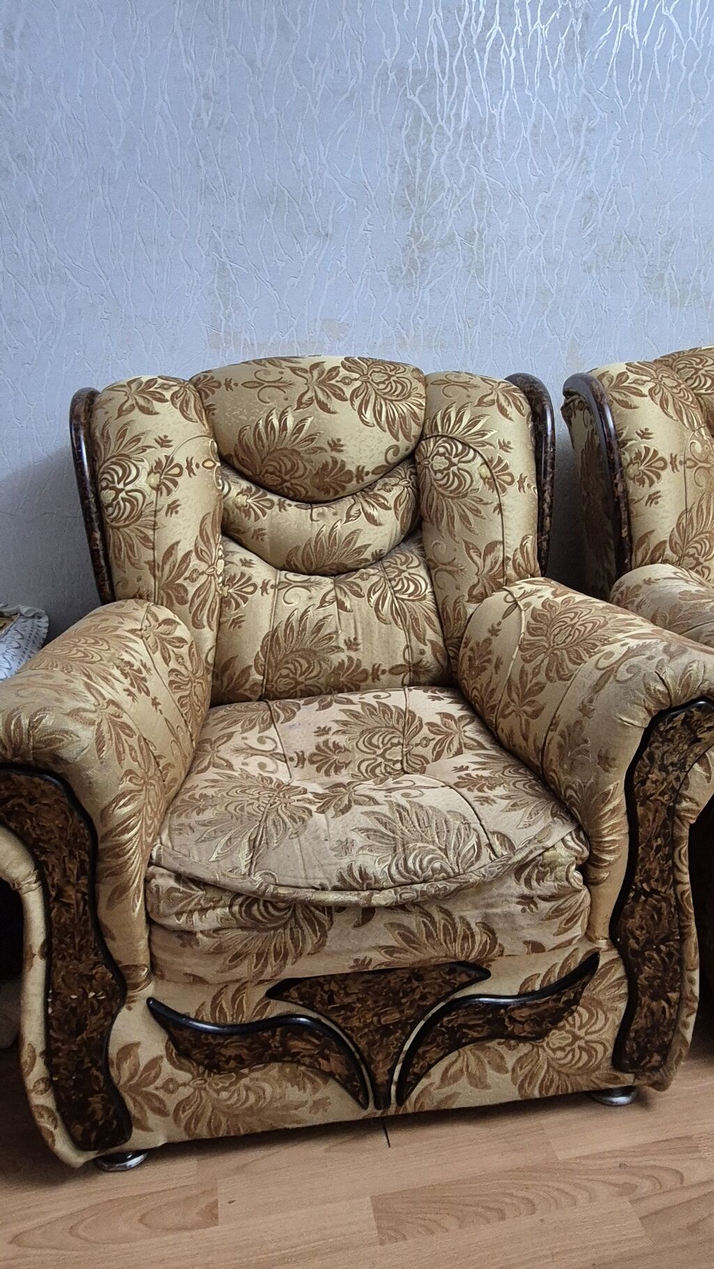 Klasik üslubda üç yerlik divan - Rəng və naxış: Bej əsas fon üzərində — Divanlər, Bakı (5)