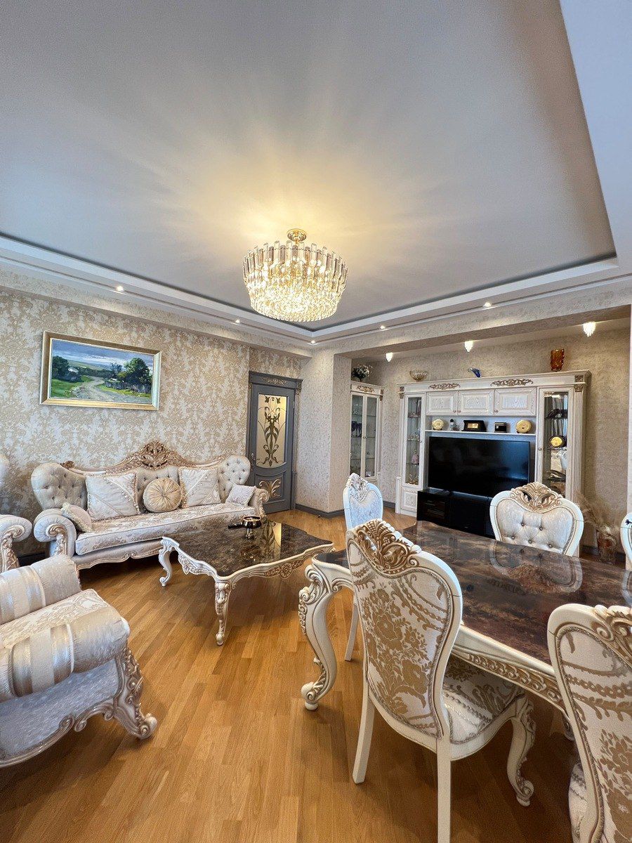 Satılır 5 otaqlı yeni tikili 225 m² — Mənzil, Bakı (2)