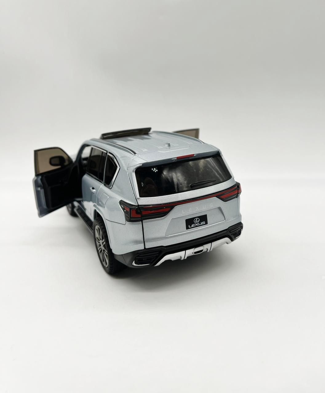 Maşın Lexus LX600 SUV, metal, gümüşü — Mallar, Bakı (2)