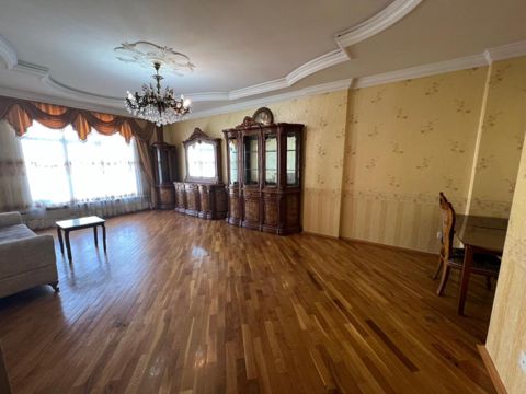 Satılır 3 otaqlı yeni tikili 150 m² — Bakı