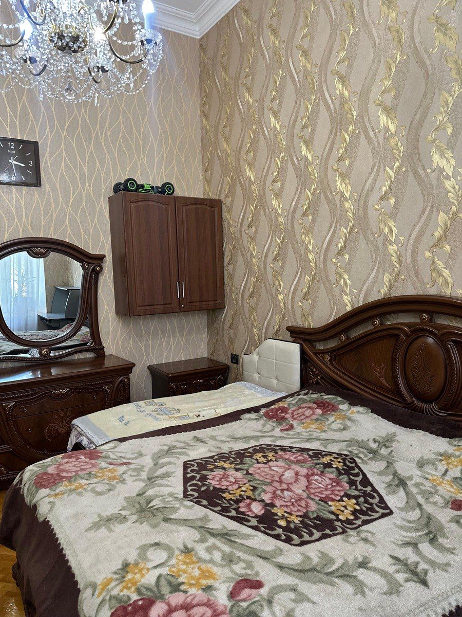 Satılır 4 otaqlı köhnə tikili 140 m² — Mənzil, Bakı (11)