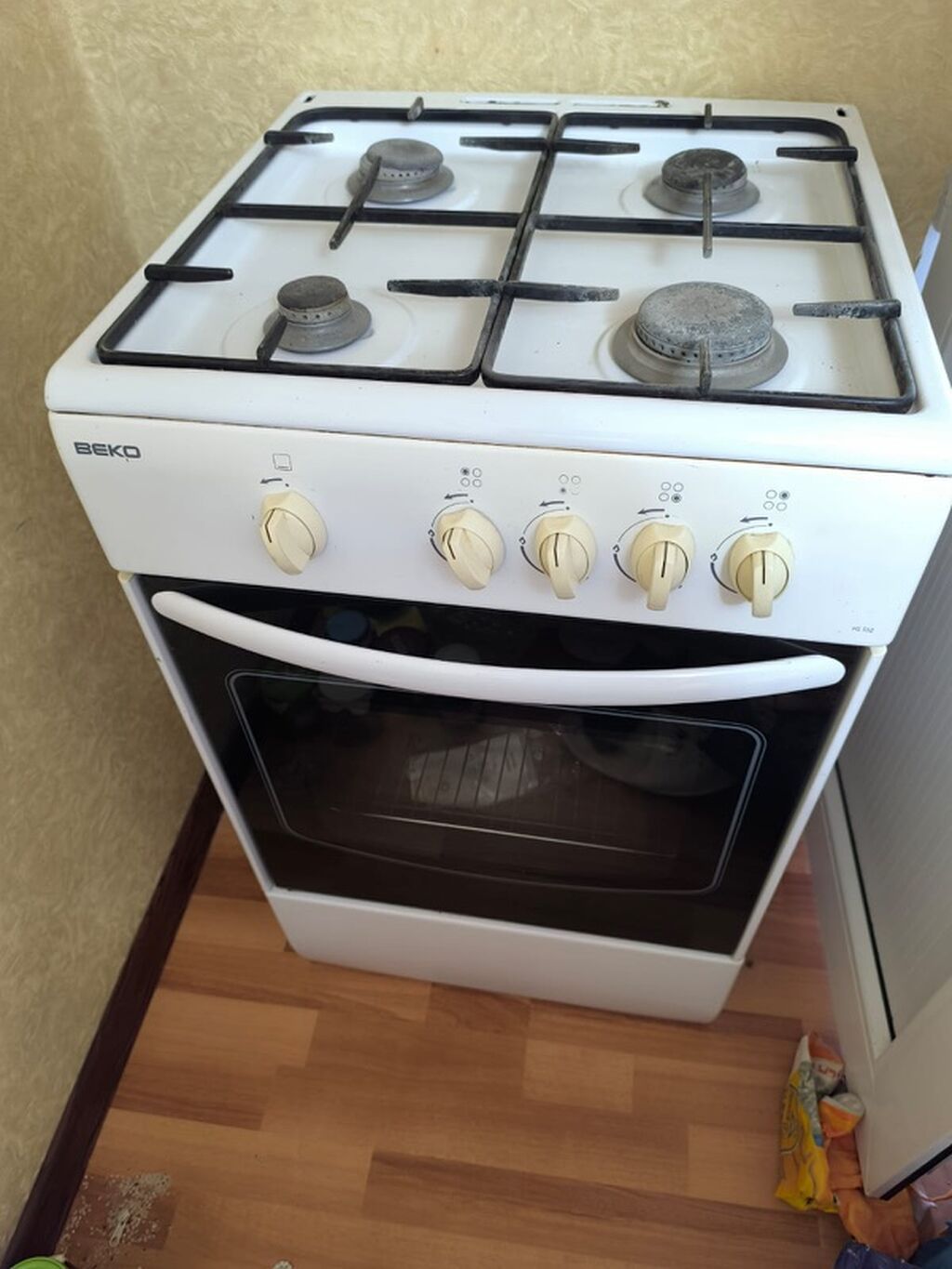 Beko markalı 4 gözlü qaz sobası satılır. Qazla işləyir, aşağı — Plitələr, Qobu (2)