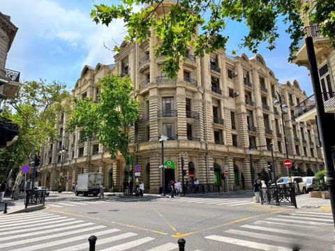 Satılır 4 otaqlı köhnə tikili 134 m² — Bakı
