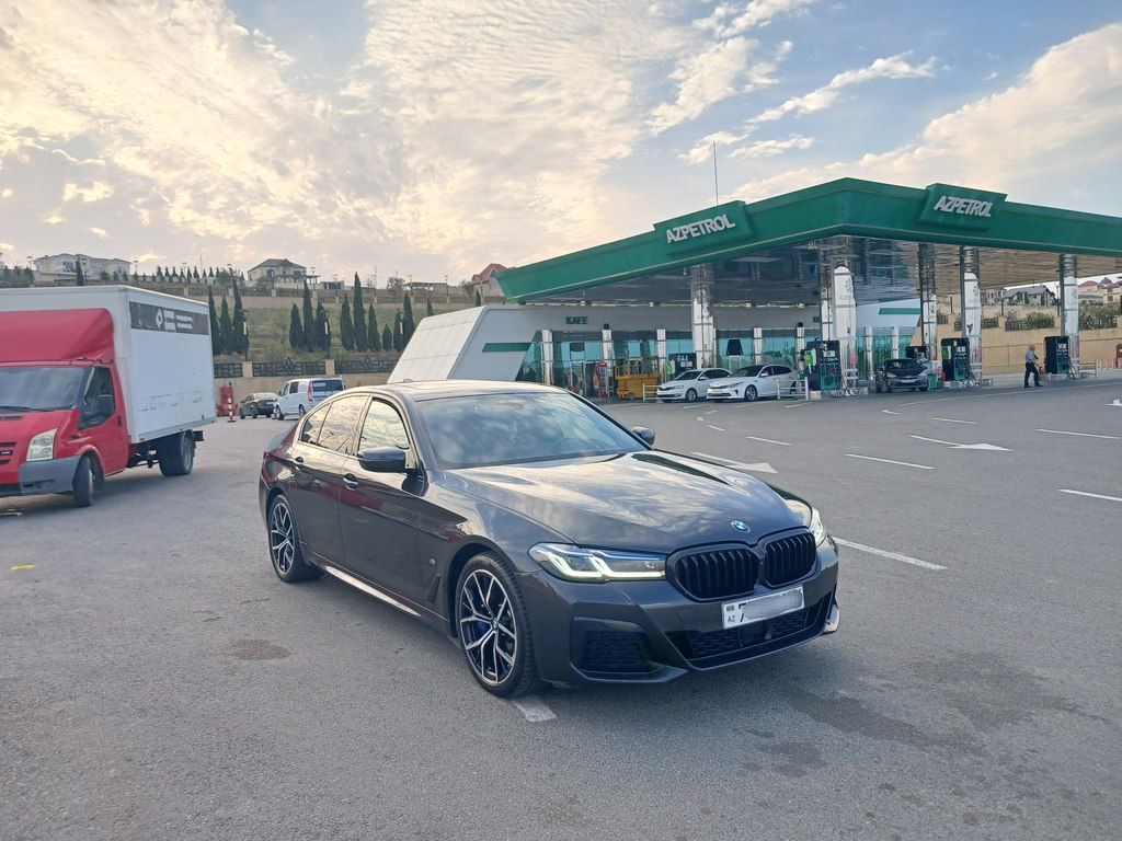 BMW 530e, 2.0 L, 12 kWh, 2021 il, 112 000 km — Avtomobillər, Bakı (2)