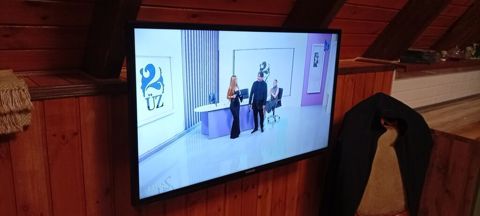 Samsung LED televizor, təxminən 40–43 düym ekran ölçüsü. - Nazik — Quba
