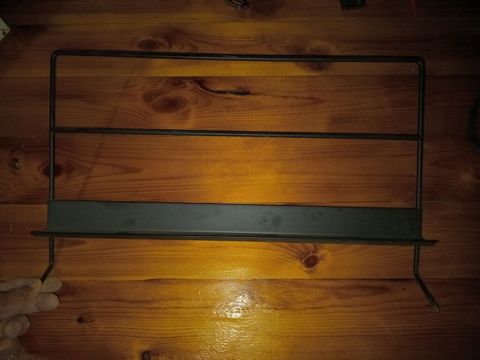 Metal divar rəfi – kitab/jurnal və aksesuar saxlamaq üçün - Material — Digah