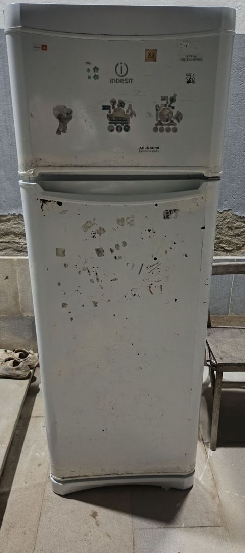 Indesit iki qapılı soyuducu - Brend/model: Indesit - Tip: Üstdə — Saray
