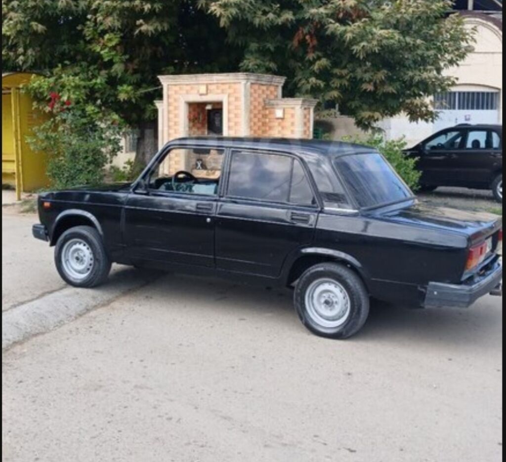 VAZ 2107, qara sedan. - Kuzov: klassik 4 qapılı sedan, qara rəng 10-OT-141 — Avtomobillər, Gəncə (5)