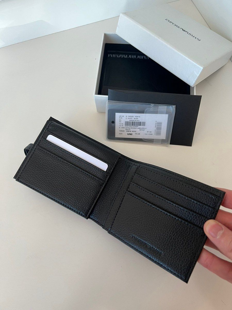 Emporio Armani pulqabı — Şəxsi əşyalar, Bakı