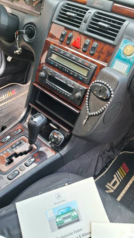 Mercedes E 240, 2.4 L, 1998 il, 341 000 km 90-VT-950 — Avtomobillər, Bakı (4)