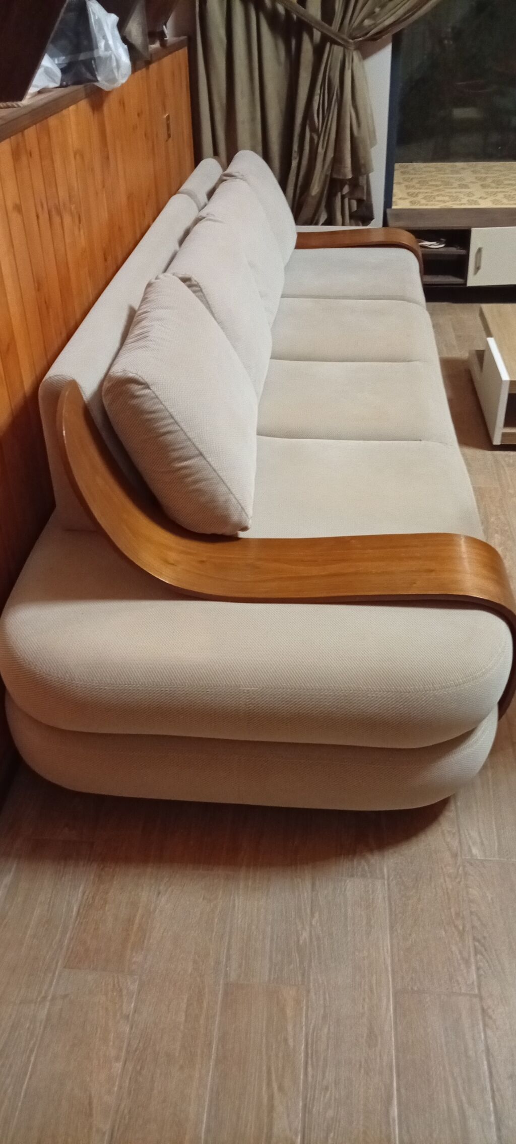 Mebel dəsti – geniş 4 yastıqlı divan və aşağı profilli kofe masası — Yumşaq mobilya dəstləri, Xaçmaz (4)