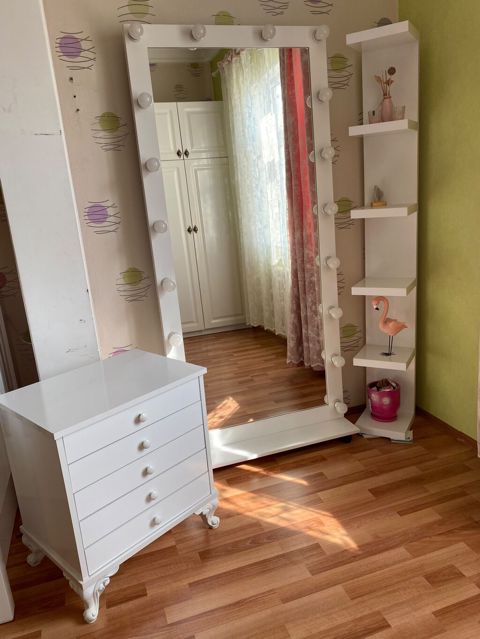 İdeal vəziyyətdə, təzə kimi işıqlı makiyaj güzgüsü və mebel dəsti — Bakı