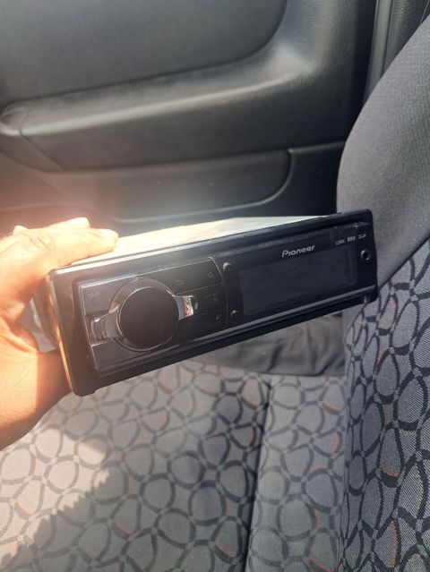Pioneer DEH-7450 idyal avtomobil maqnitofonu - Ön panel: böyük səs — Göyçay