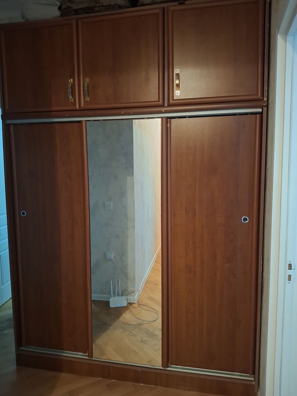 İşlənmiş, 3 qapılı, Güzgülü, Qəhvəyi, Taxta, Kupe, Düz dolab — Şkaflar, Mehdiabad