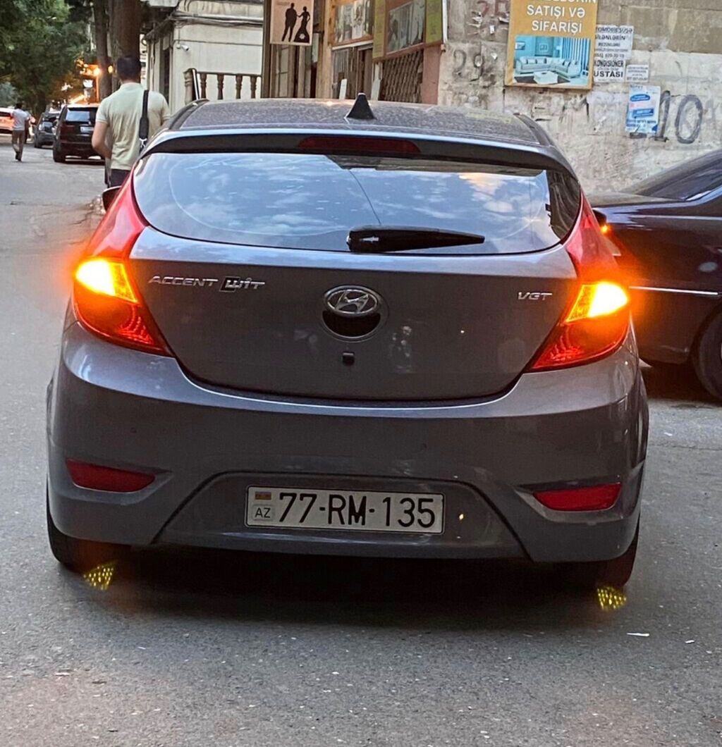 Hyundai Accent: 1.6 l 2017 il Hetçbek 77-RM-135 — Avtomobillər, Bakı (3)