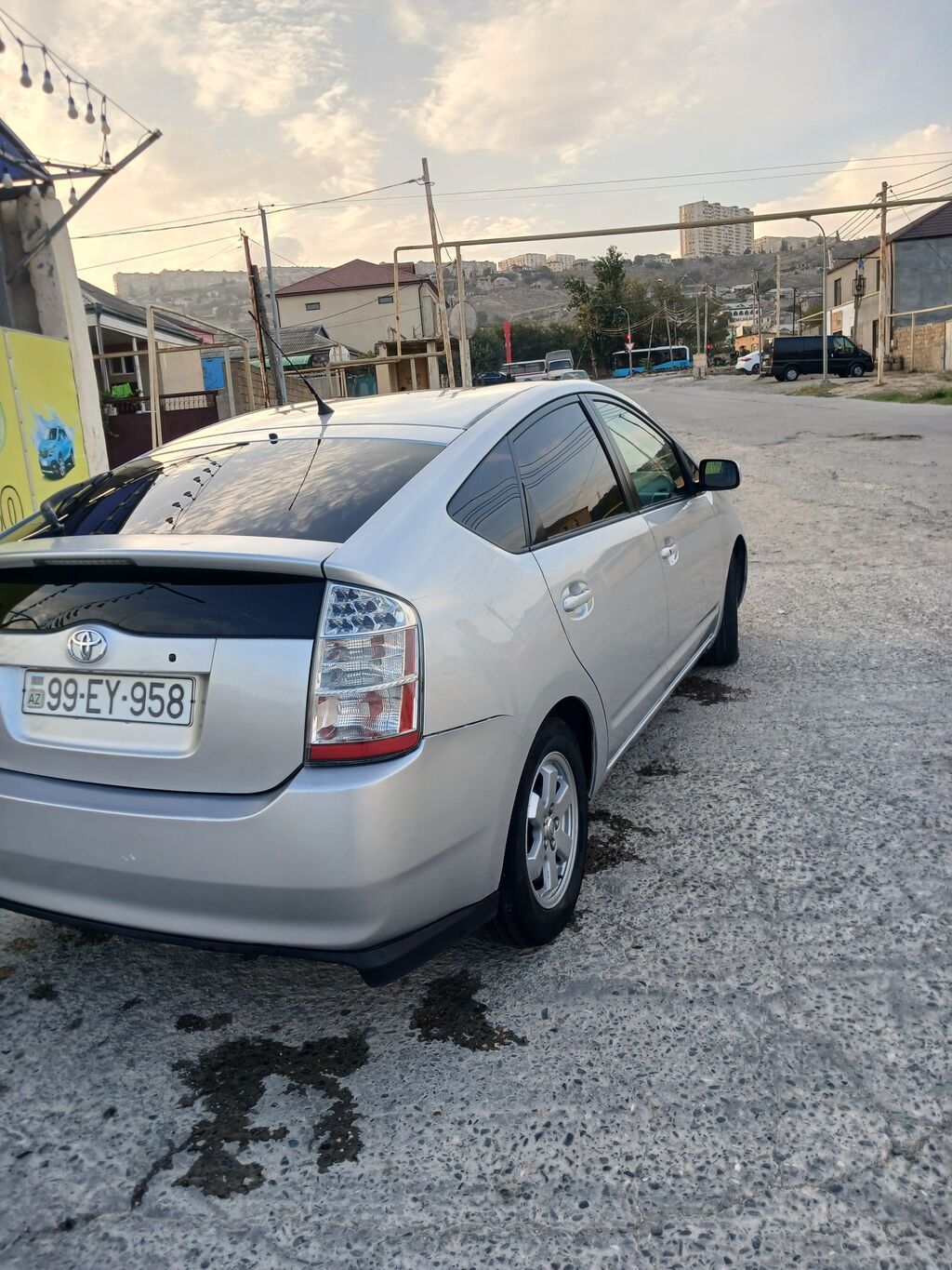 Toyota Prius (2-ci nəsil) hibrid hetçbek - Gümüşü rəng, aerodinamik 99-EY-958 — Avtomobillər, Bakı (2)