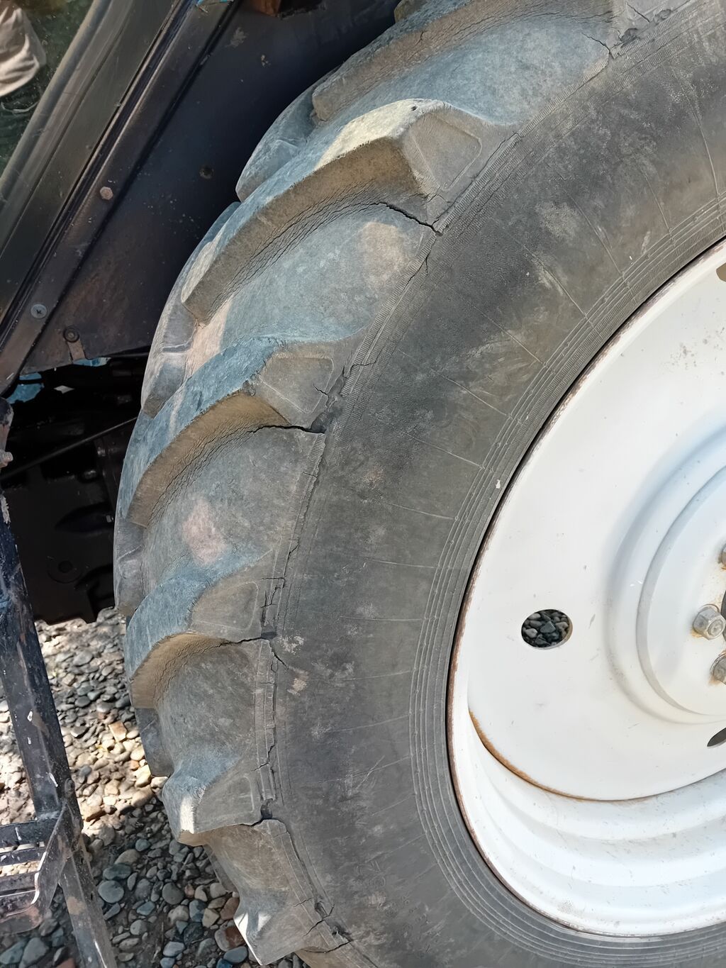 Aqrar texnika üçün arxa təkər komplekti - Növ: Traktor arxa təkəri və — Diskləri, Cəlilabad (4)
