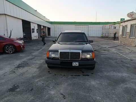 Mercedes 300 E, 3.0 L, 1988 il, 393 939 km — Sumqayıt