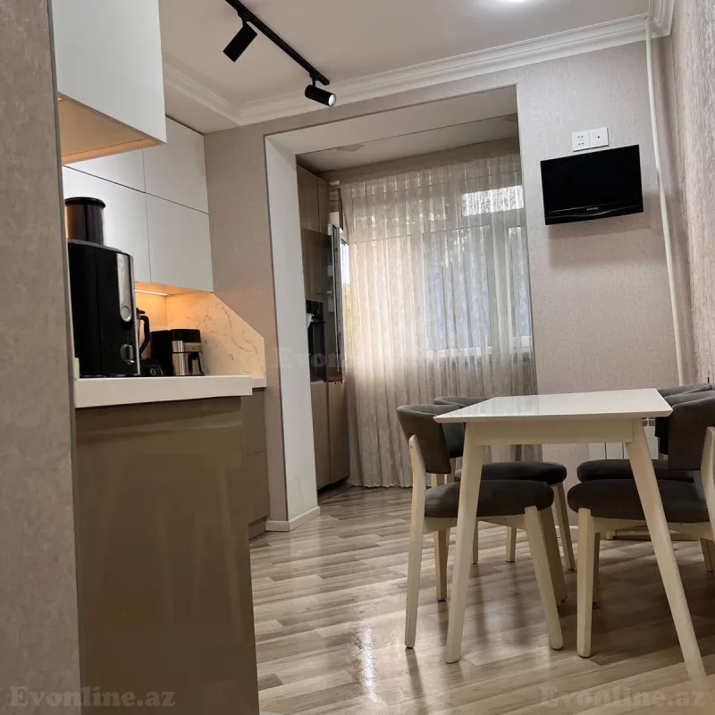 Satılır 3 otaqlı Mənzil Köhnə tikili 75 m² Bakı, Nizami r., Xalqlar Dostluğu m., 8-ci kilometr — Mənzil, Bakı