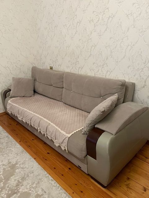 Divan Açılır, bazalıdır, problemi yoxdur. Qiyməti 200 Azn Ünvan — Bakı