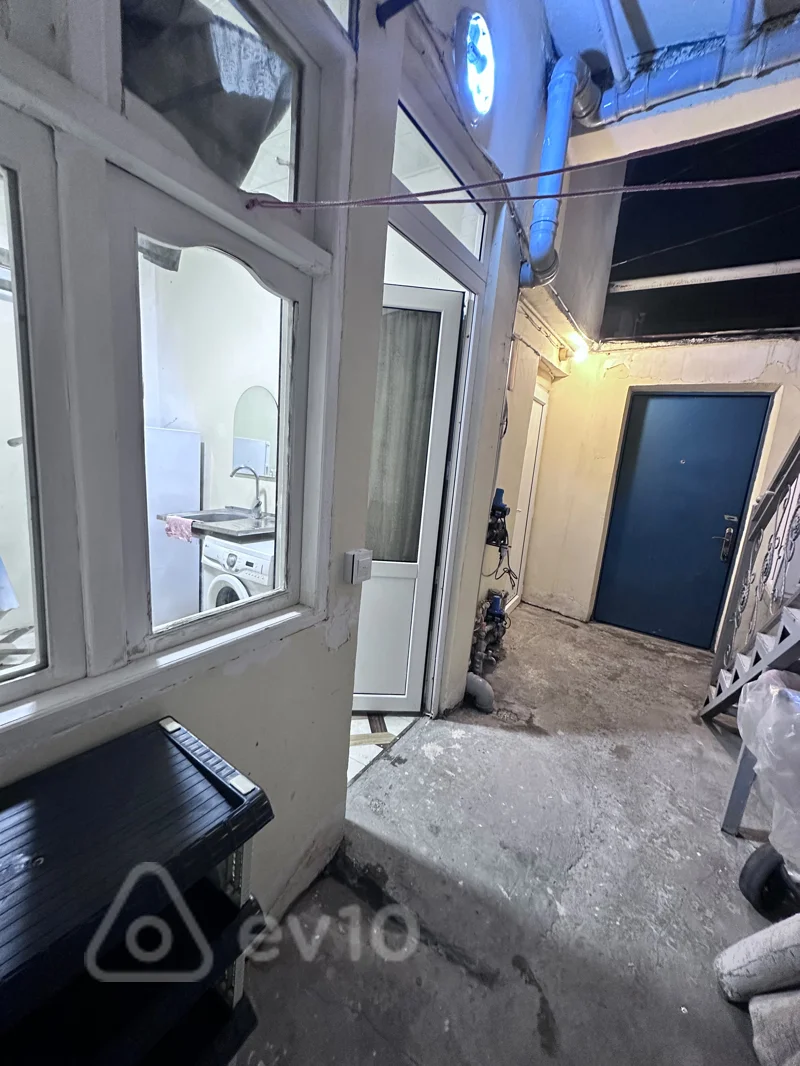 1 otaqlı həyət evi, 26 m², Insaatcilar metrosu — kirayə — Ev, villa, Bakı (10)