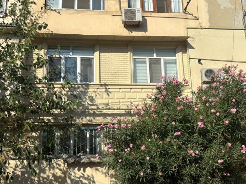 Satılır 3 otaqlı köhnə tikili 100 m² — Bakı