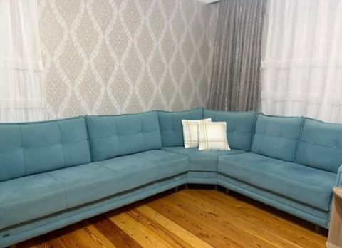 L formalı künc divanı - Rəng: zümrüd-mavi/akvamarin tonunda - Üslub — Masazır