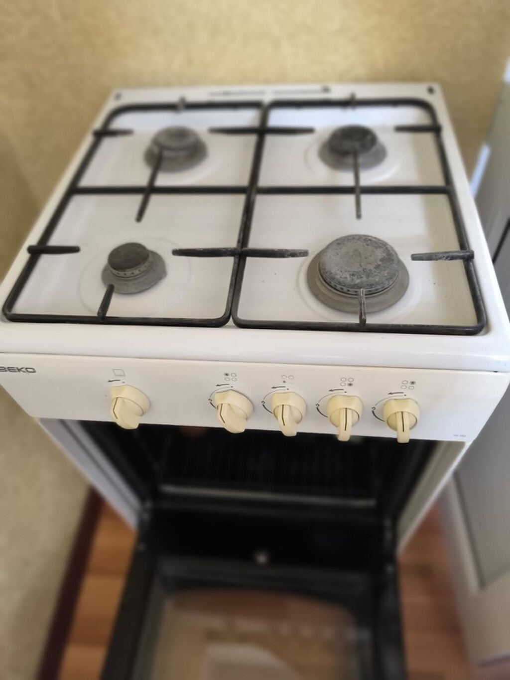 Beko markalı 4 gözlü qaz sobası satılır. Qazla işləyir, aşağı — Plitələr, Qobu (4)
