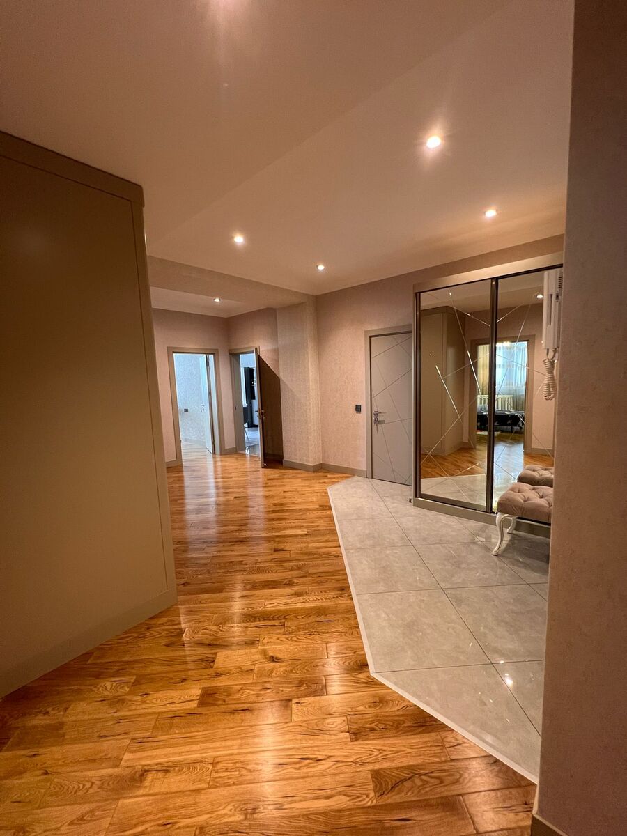 Satılır 4 otaqlı yeni tikili 200 m² — Mənzil, Bakı (6)