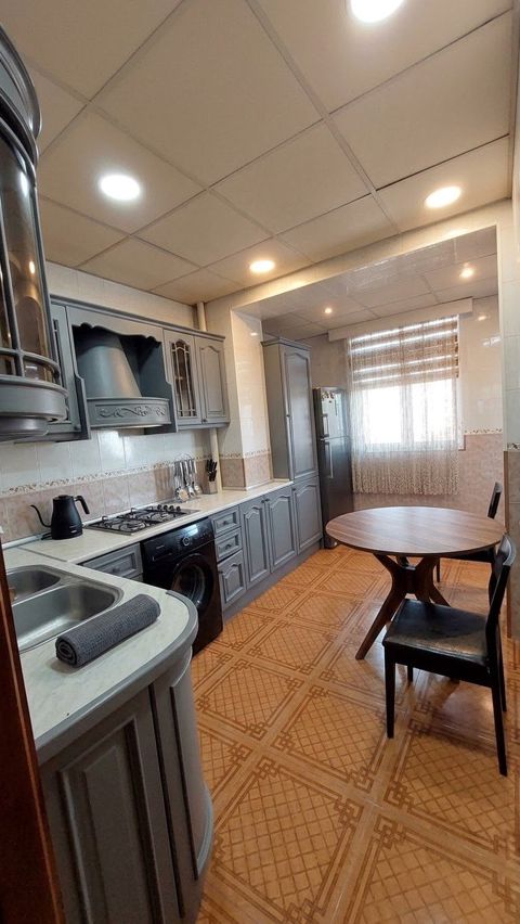 İcarəyə verilir 3 otaqlı köhnə tikili 100 m² — Bakı