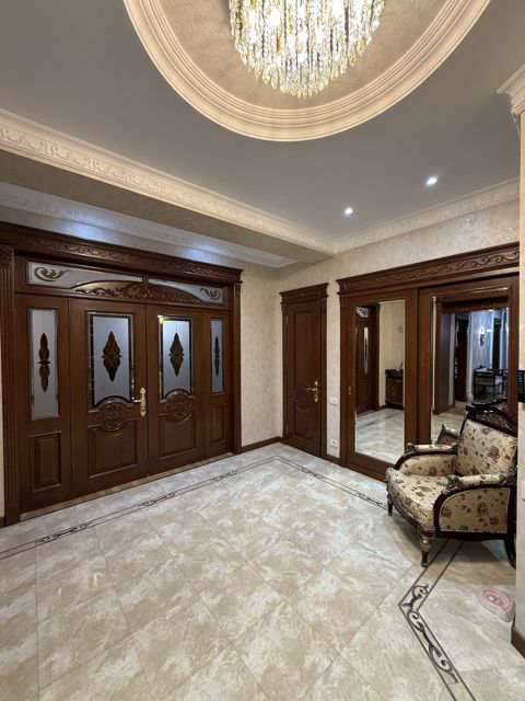 Satılır 5 otaqlı yeni tikili 250 m² — Bakı