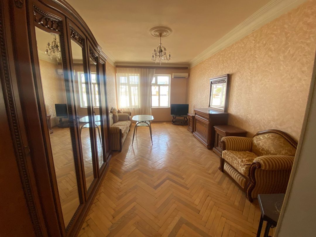 Satılır 1 otaqlı köhnə tikili 35 m² — Mənzil, Bakı (3)