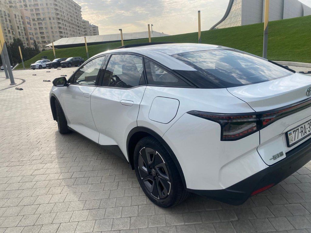 Toyota bZ3, 65.2 kWh, 2024 il, 29 000 km 77-RA-355 — Avtomobillər, Bakı (5)
