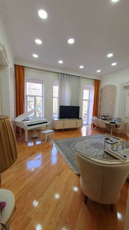 Satılır 3 otaqlı yeni tikili 135.5 m² — Bakı