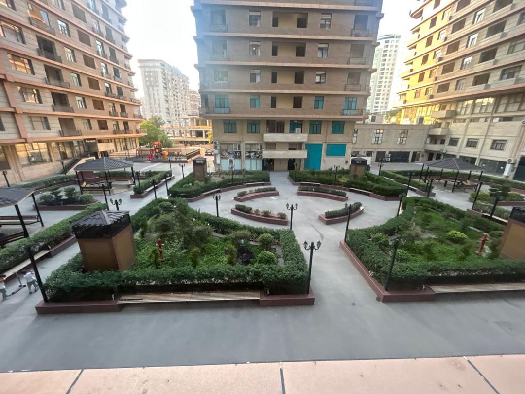4 otaqlı mənzil, 220 m², Şamil Əzizbəyov küç., 133 (Дом 1) (7 Points) — Mənzil, Bakı (7)
